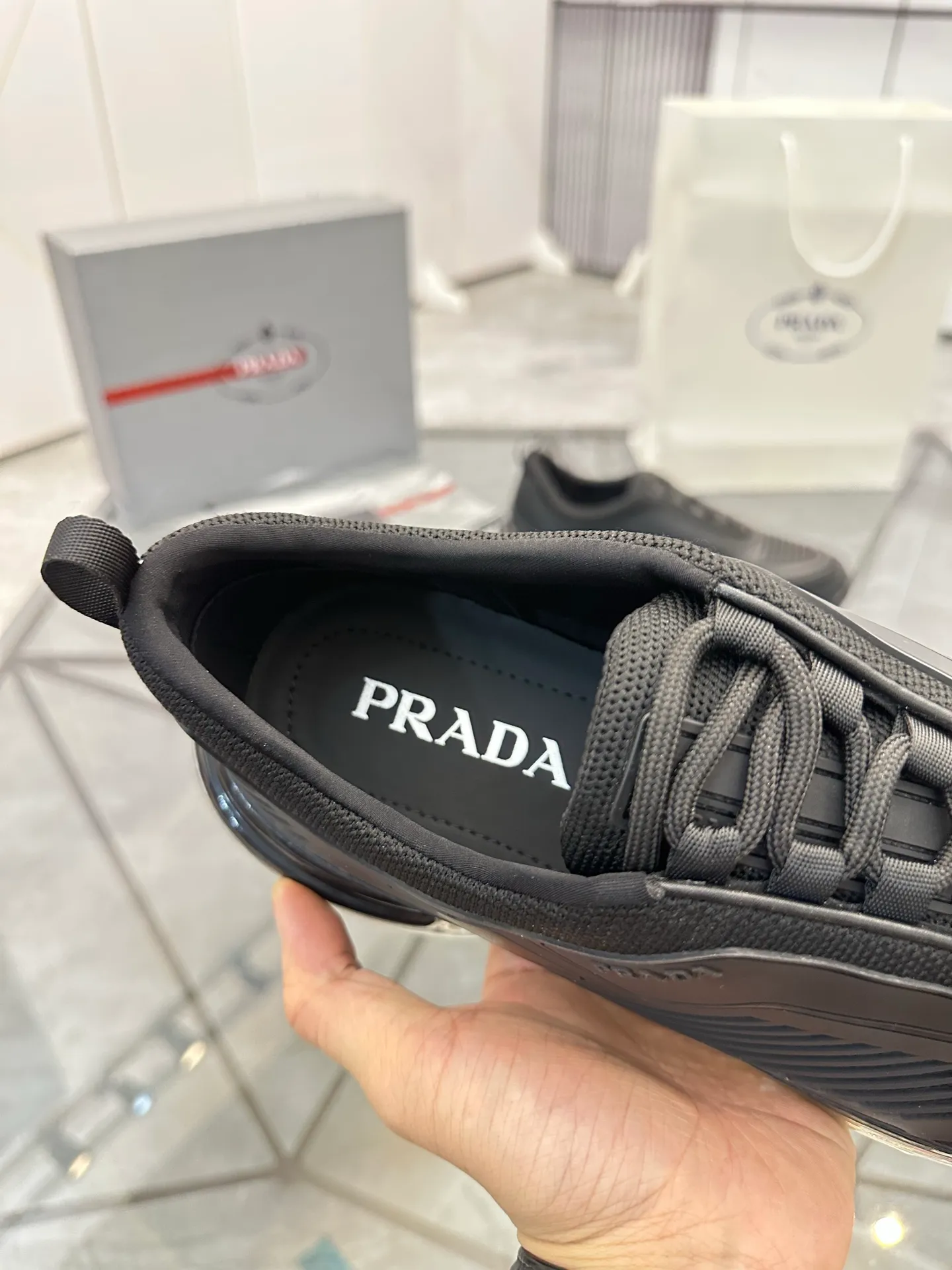 Men's shoes for sale 💰: 💰P660¥ High-end top quality Product trademark: Prada *"Prada*" low-top casual shoes Regular size: 38-45 (can be customized to 46) Product materials: Upper imported from the counter original material, breathable lining, cowhide foot pads, original air cushion outsole. No.: 001